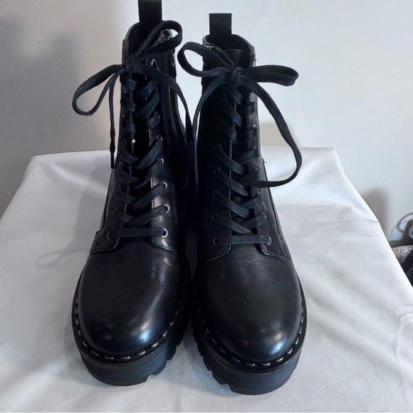 VINCE CAMUTO Sz 7 Moto Boots Zipper Lace Up Chunky Soles Comfort Shaft NEW - Picture 2 of 13